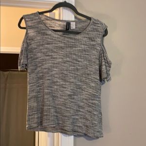 Open shoulder, short sleeve top